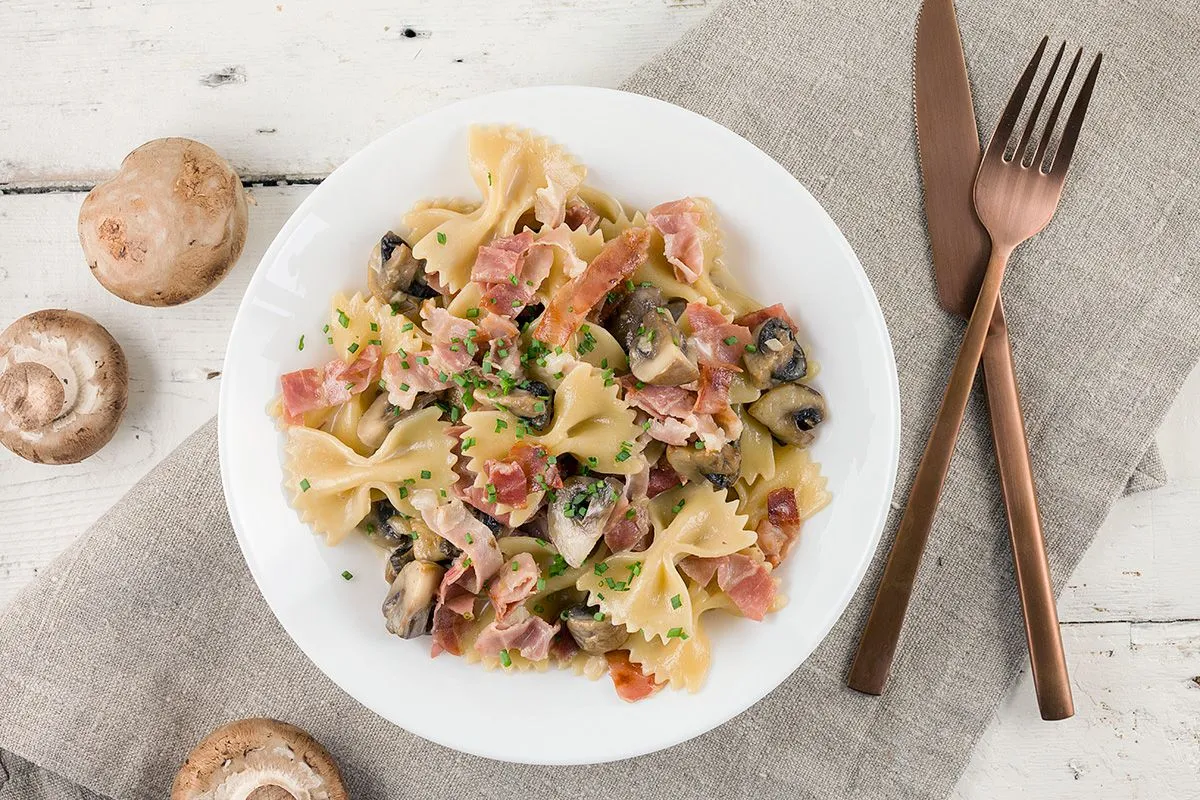 Creamy ham and mushroom farfalle