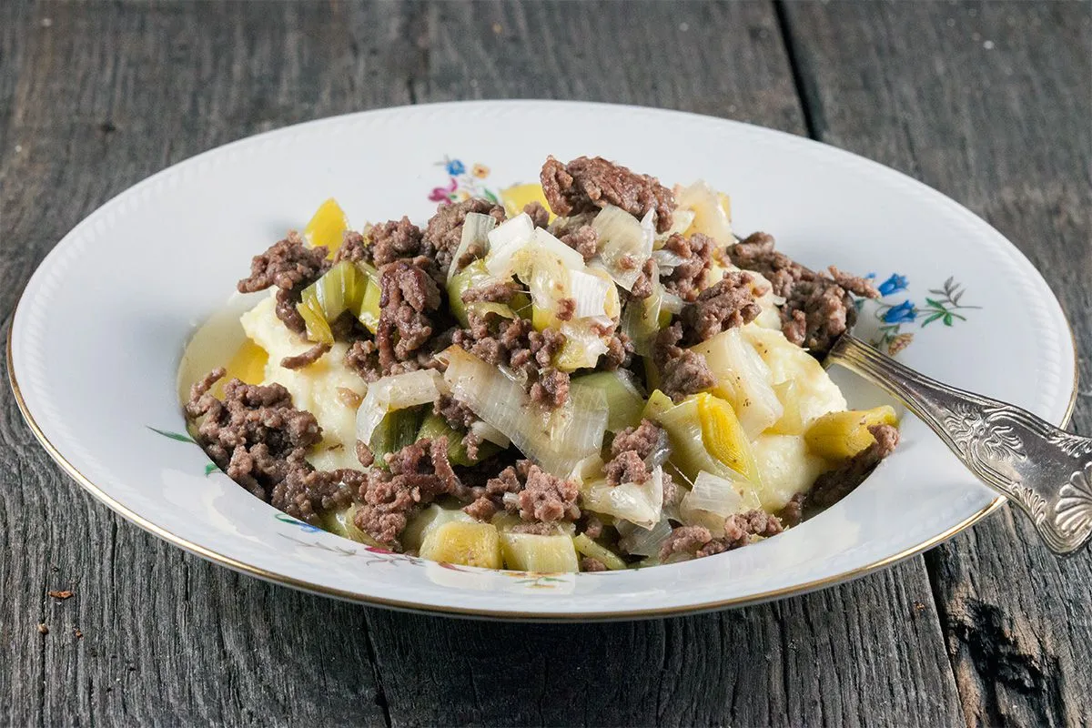 Braised leeks with minced beef