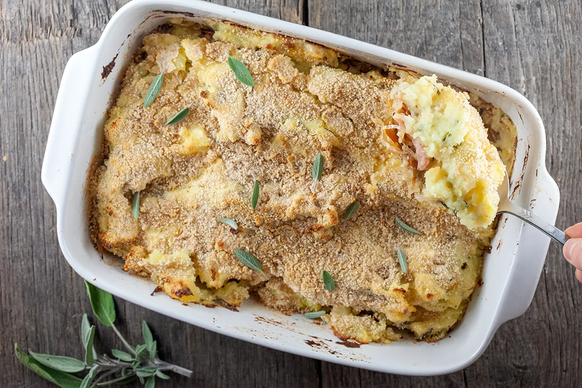 Dutch hete bliksem and sauerkraut casserole