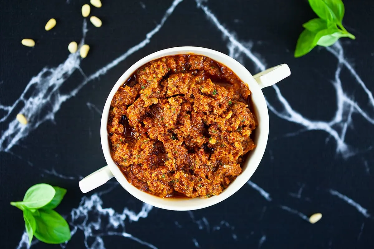 Red pesto (homemade pesto rosso)