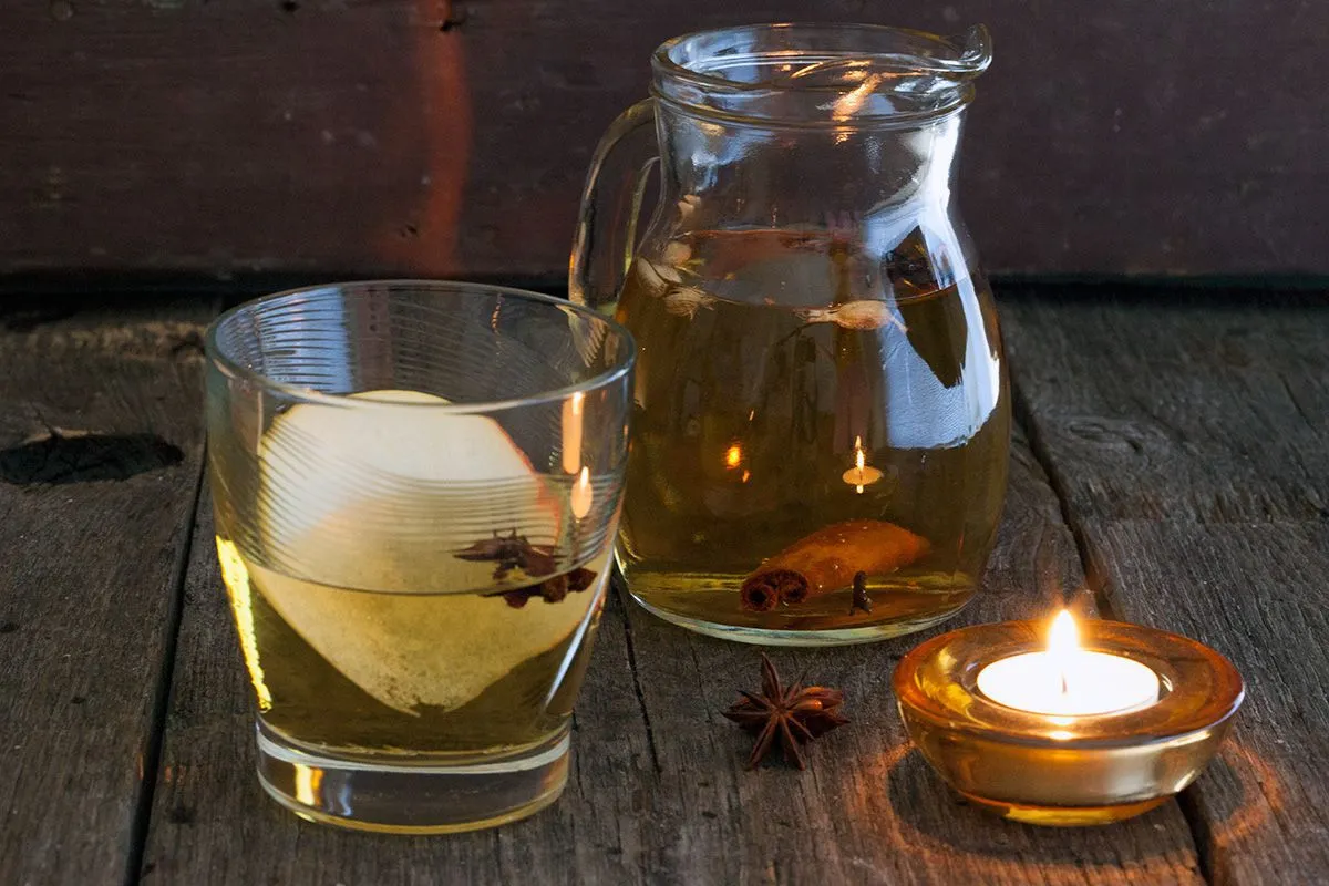 Warming winter apple aperitif