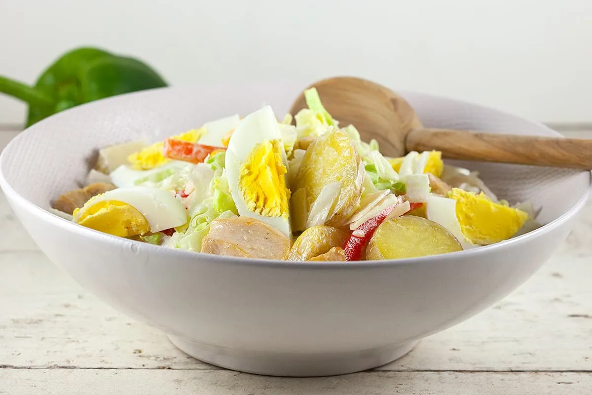 Chicken salad with yoghurt dressing (filling)