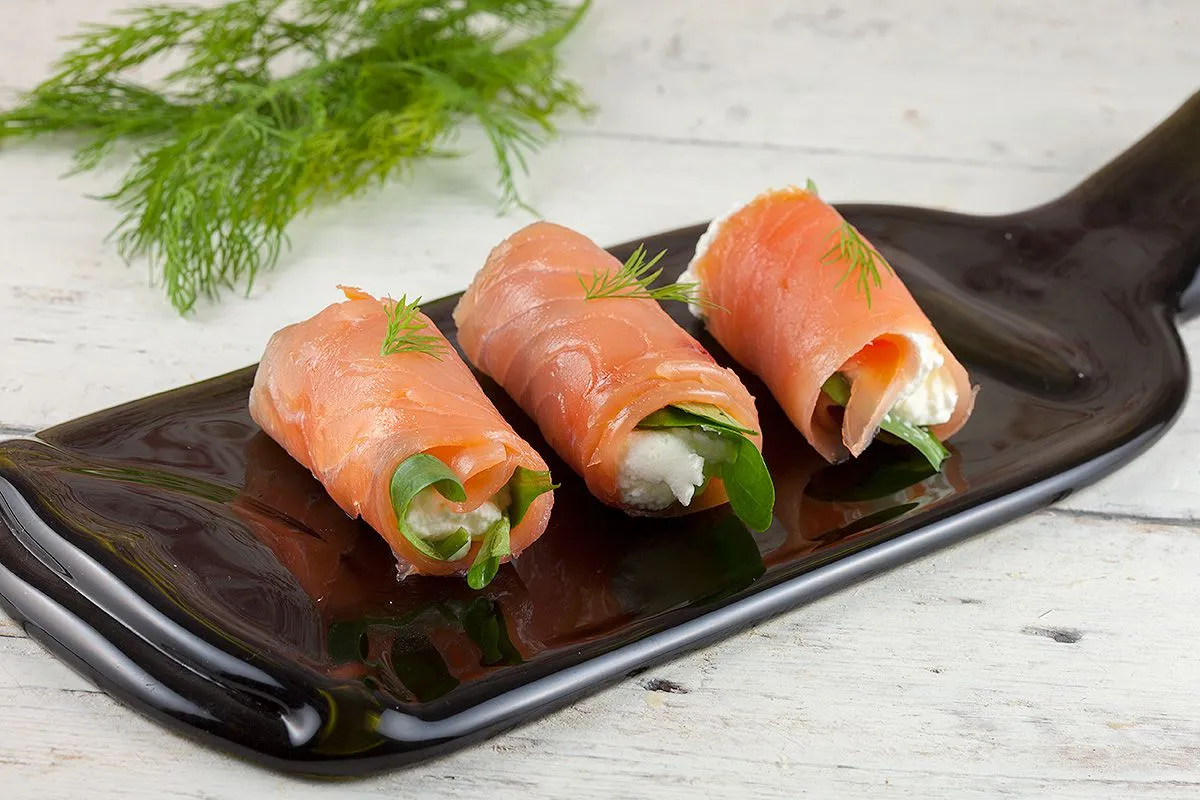 Smoked salmon rolls