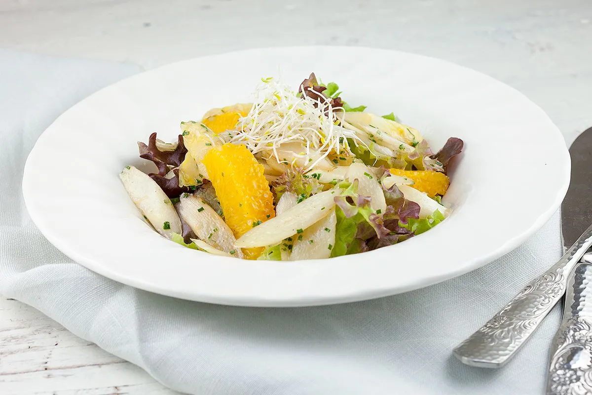 Stir fry white asparagus salad