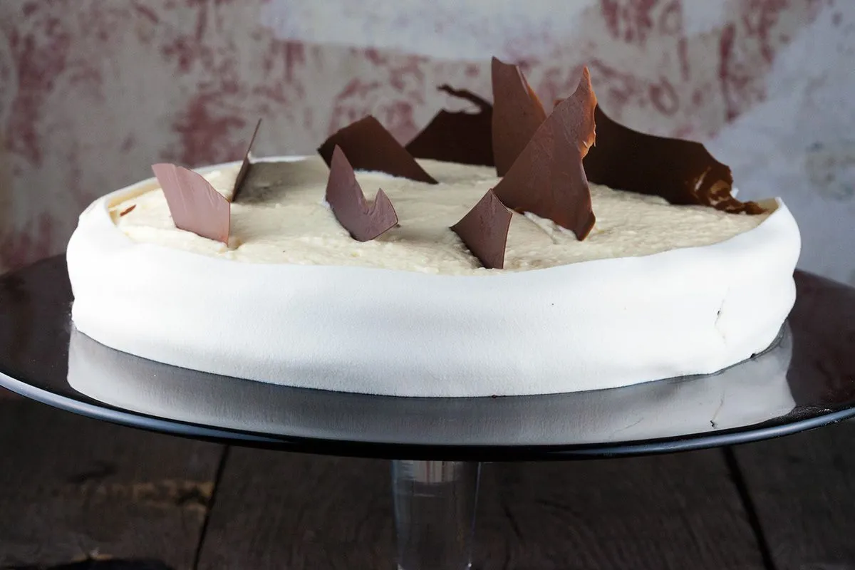 Chocolate pie with marzipan mousse