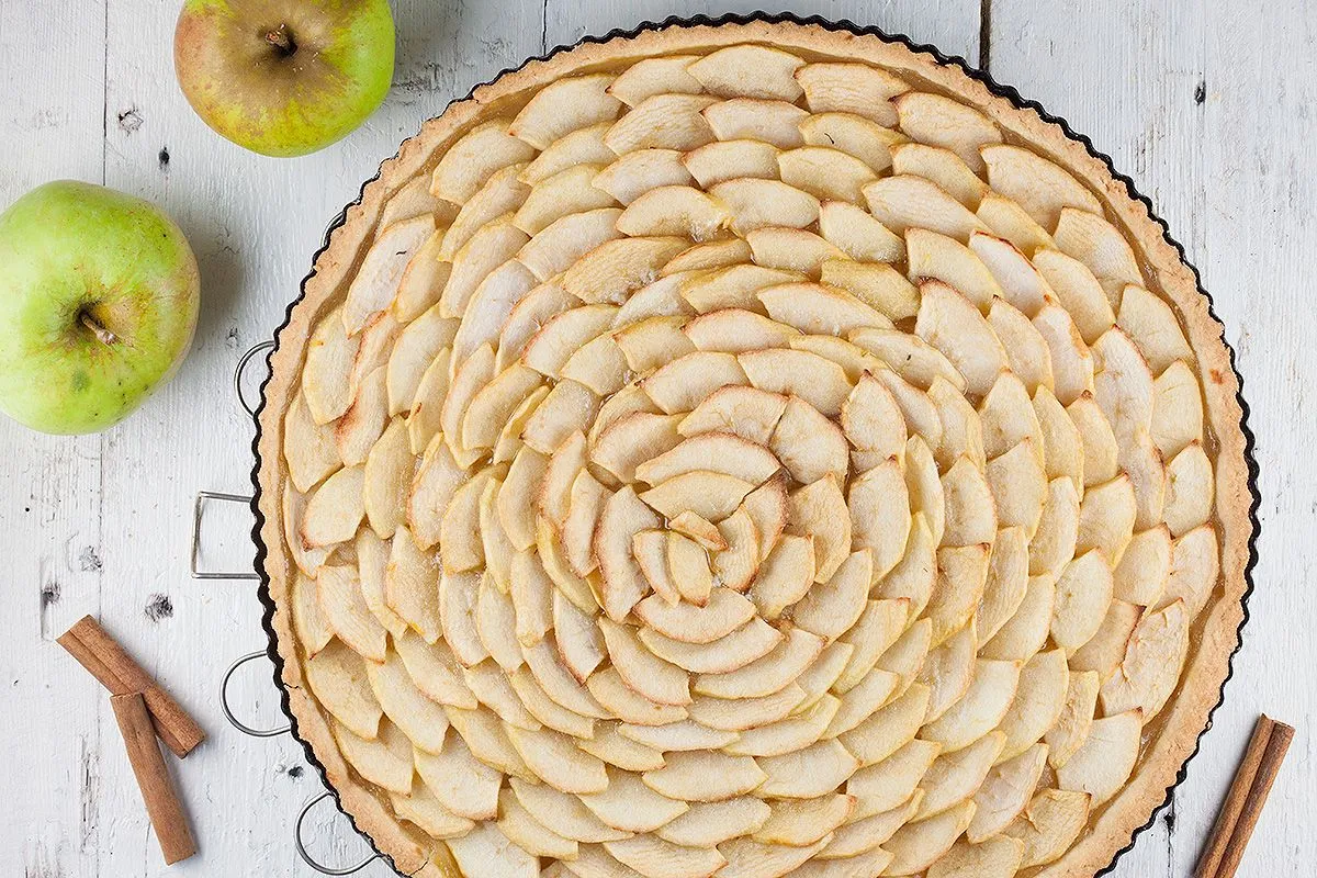 Thin-crusted apple pie