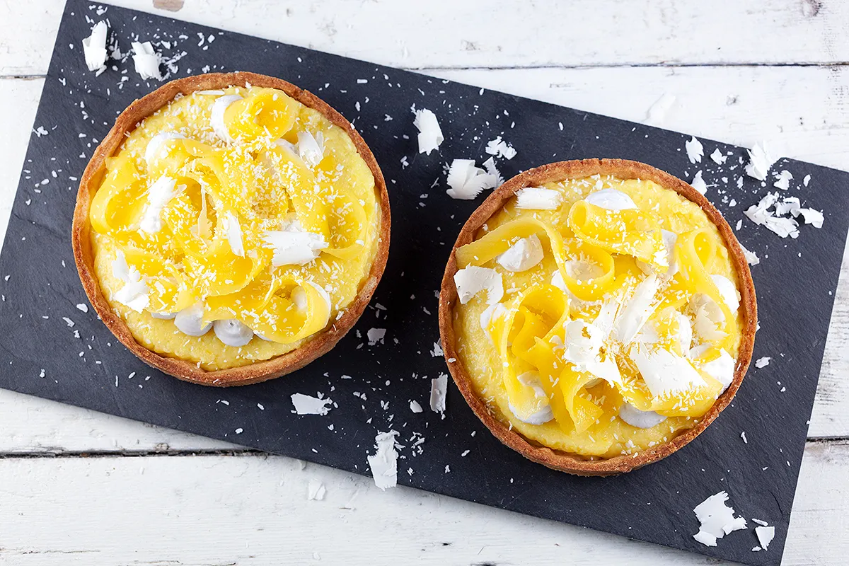 Coconut-mango tartelettes