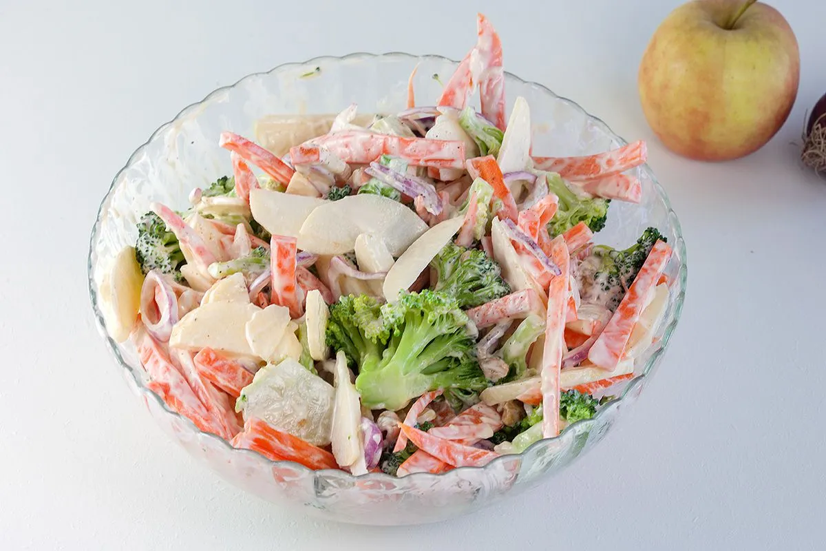 Broccoli apple salad