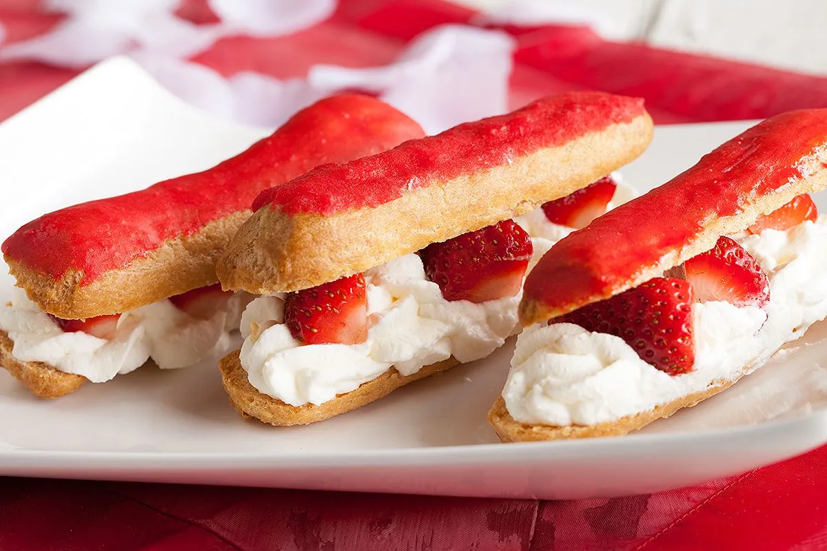 Strawberry eclairs