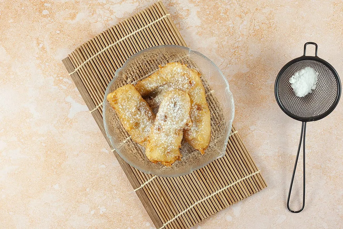 Pisang goreng - sweet Indonesian fried bananas