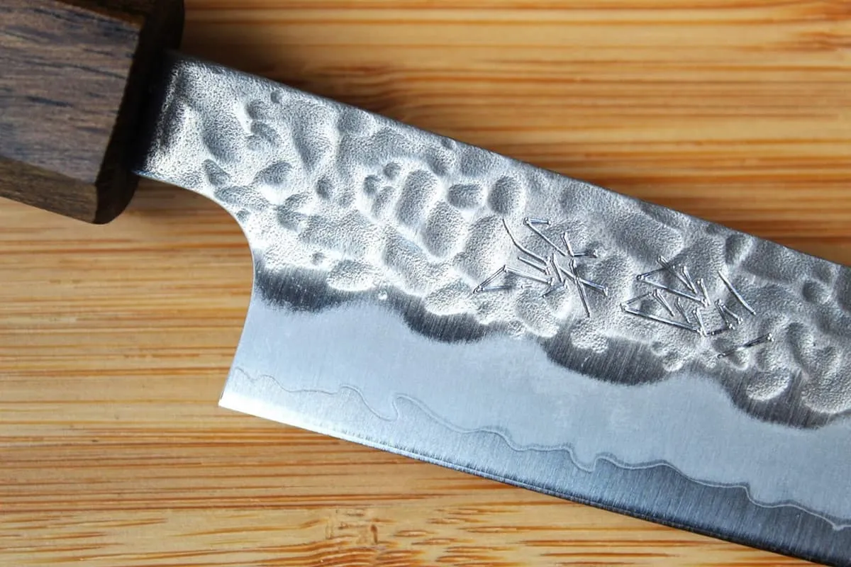 Carbon Steel vs. Stainless Steel: Choosing the Right Knife for Your Cooking Style