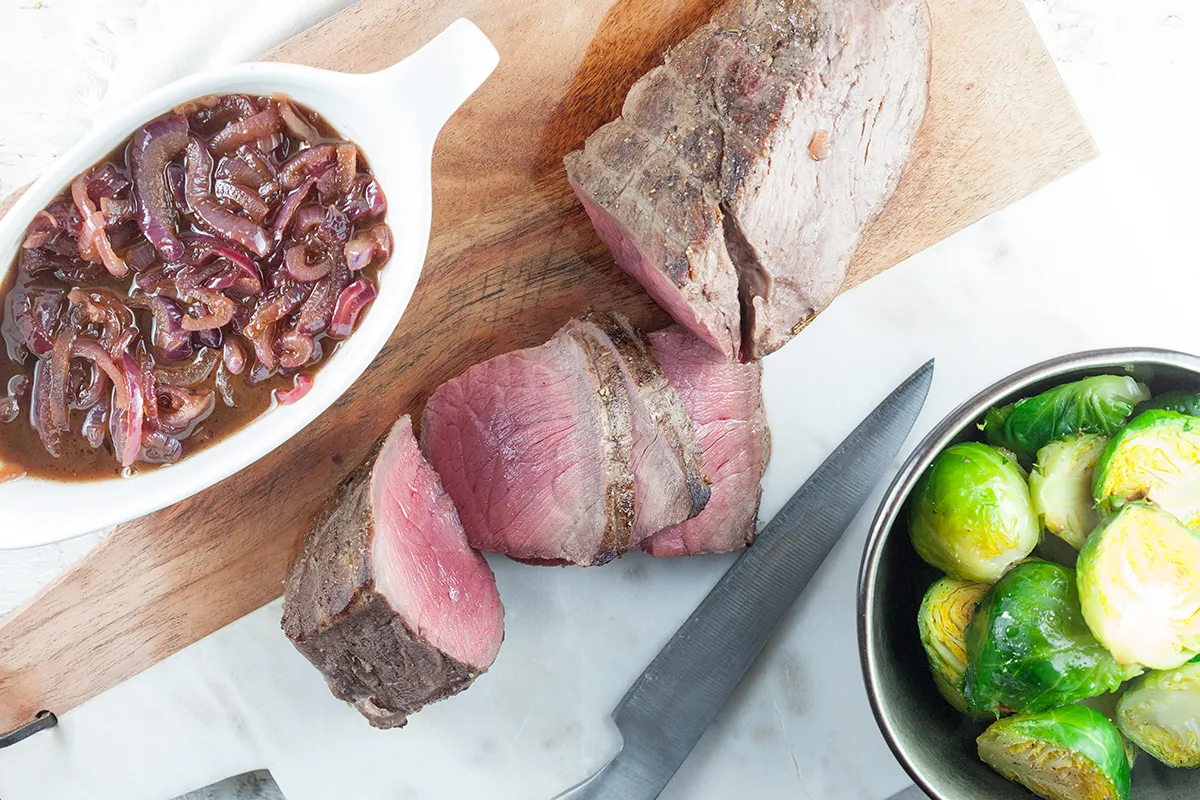 Roast beef with caramelised onions