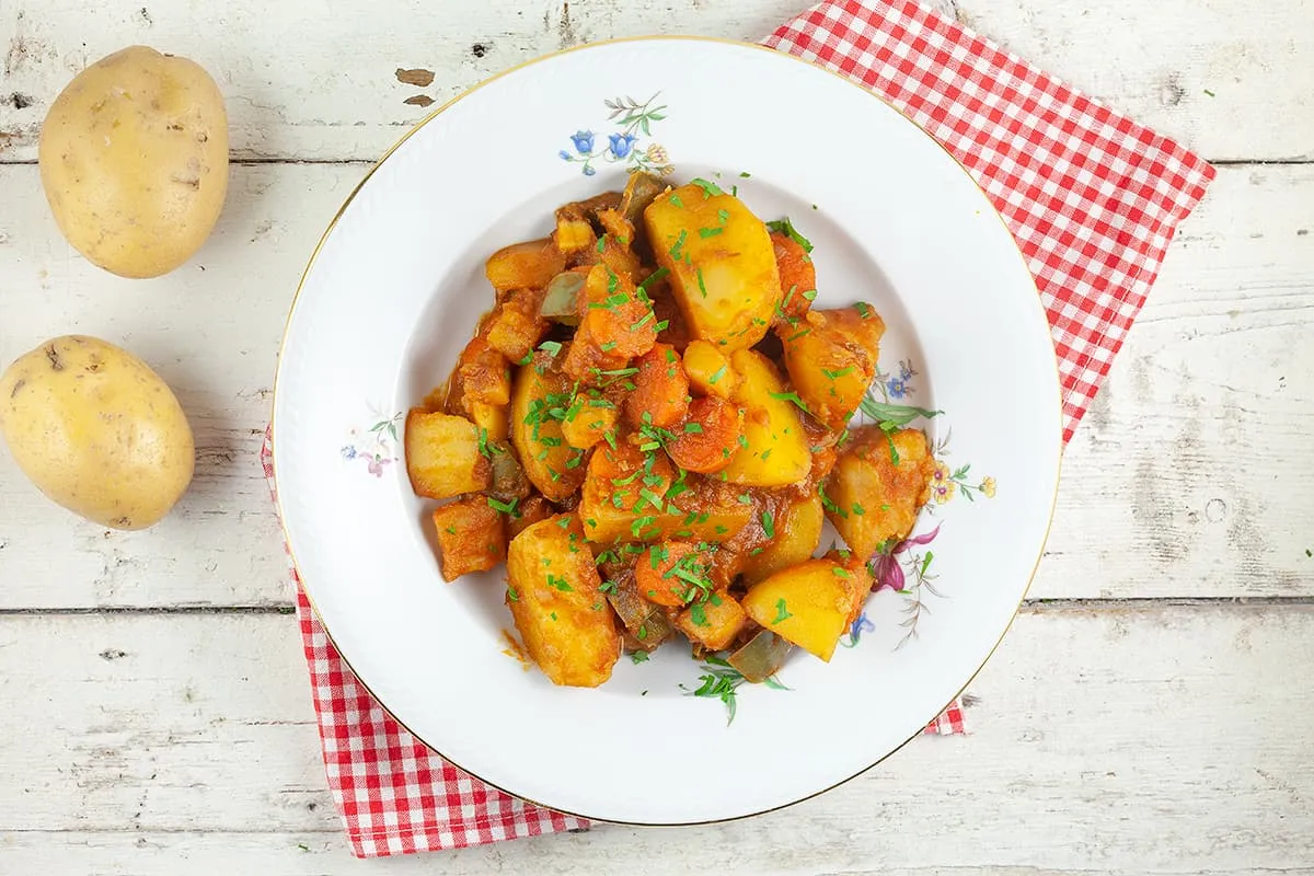 Potato goulash with lots of delicious vegetables