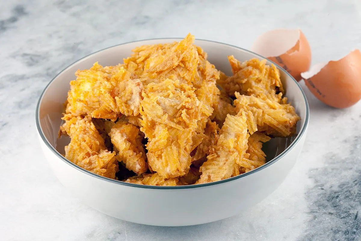 Deep-fried potato chip chicken