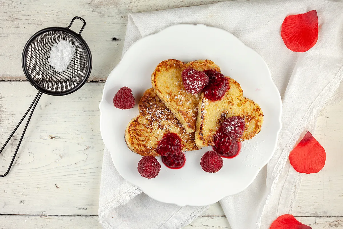 French toast with raspberries