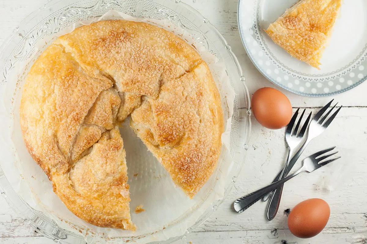 Vanilla cake with Romanian cheese