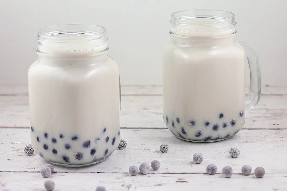 Peach bubble tea (boba tea)