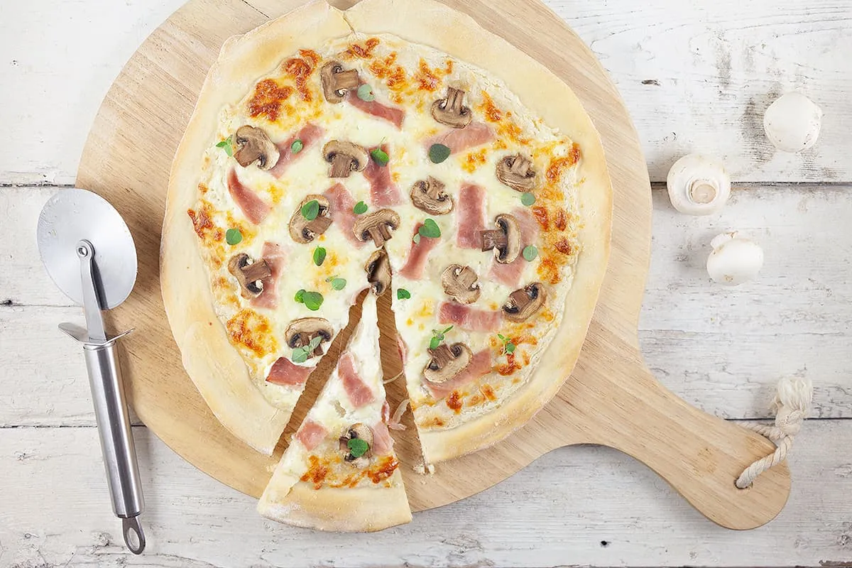 Easy ham and mushroom pizza (with homemade pizza base)