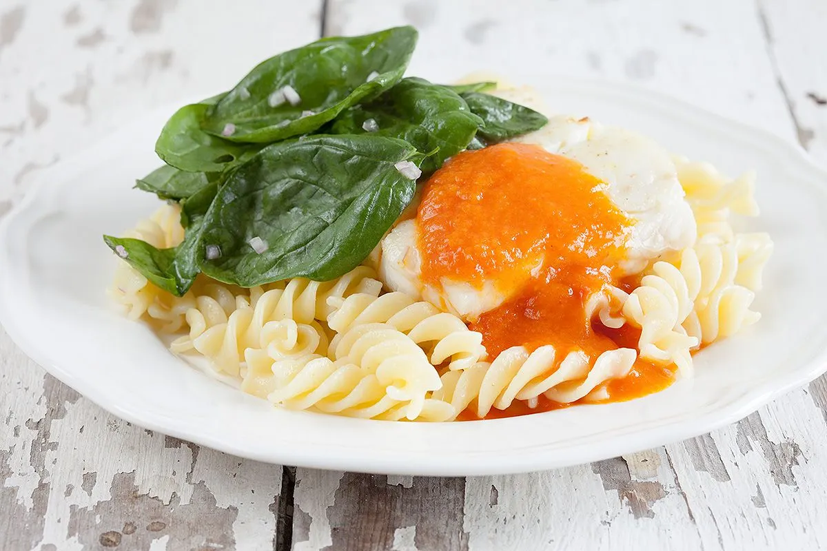 Cod with roasted red bell pepper sauce
