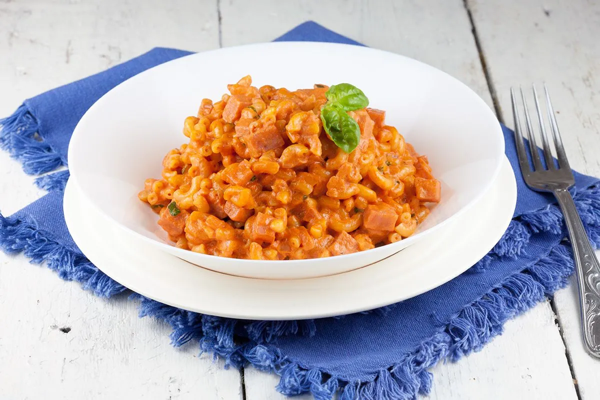 Budget macaroni casserole with ham