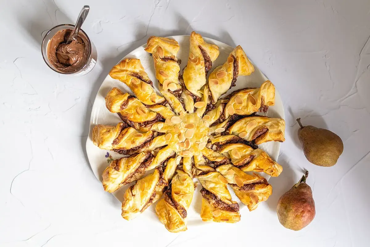 Pear and Nutella tear-and-share pie