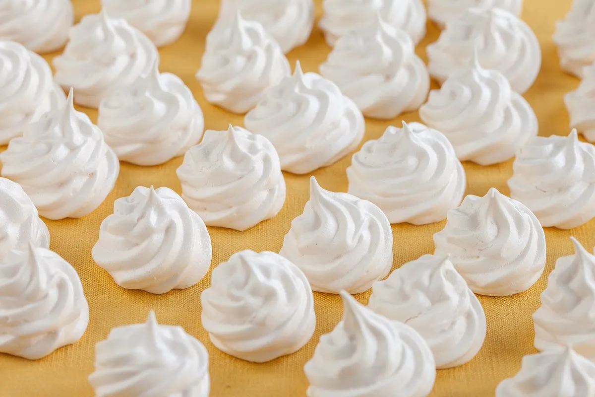 Mini meringues