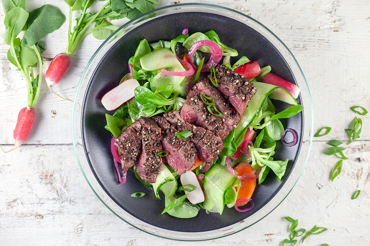 Pepper steak salad