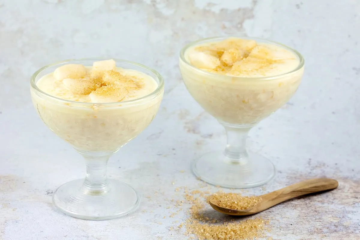 Buttermilk porridge with pear