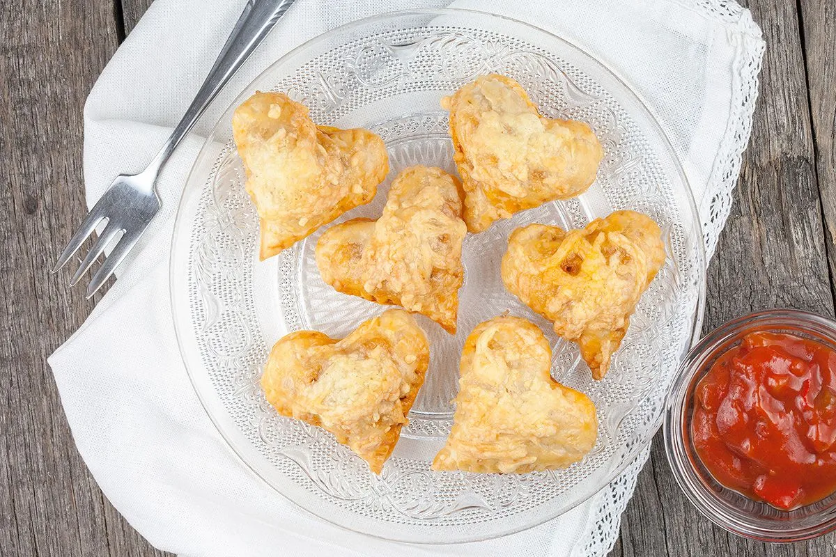 Heart-shaped puff pastry packages