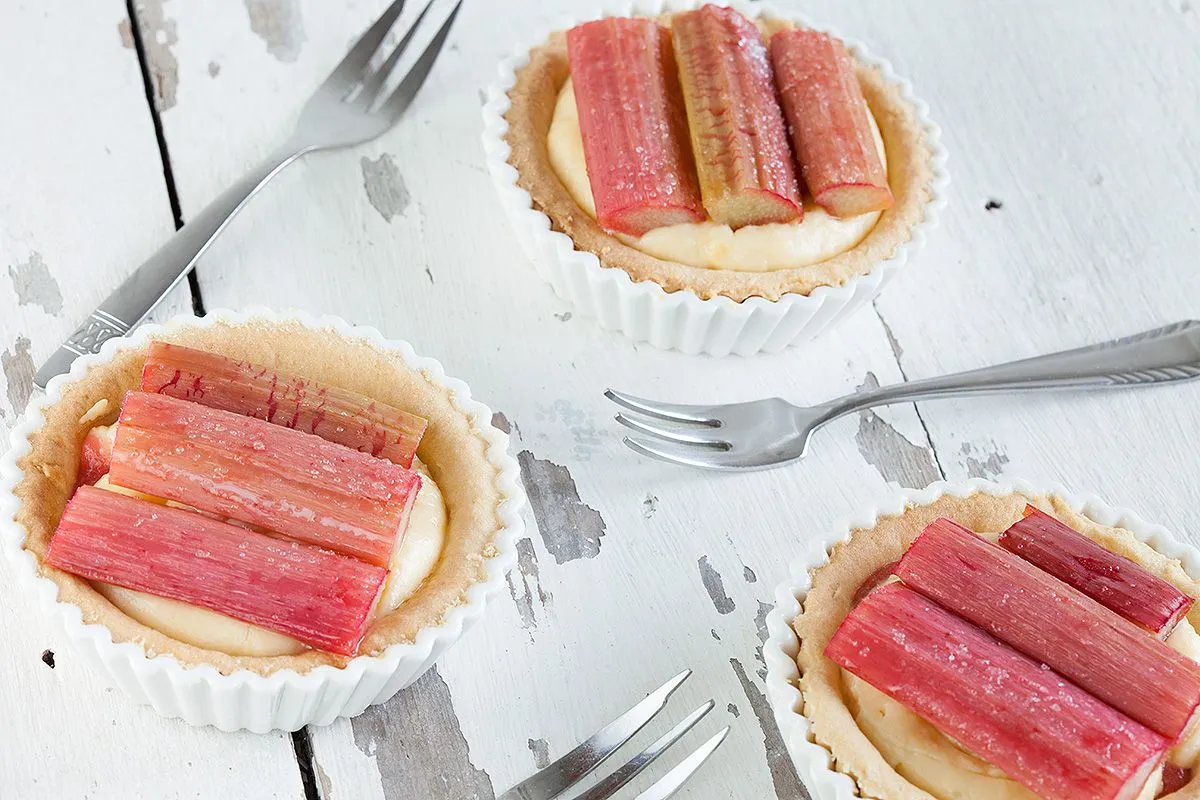 Rhubarb and custard tartlets