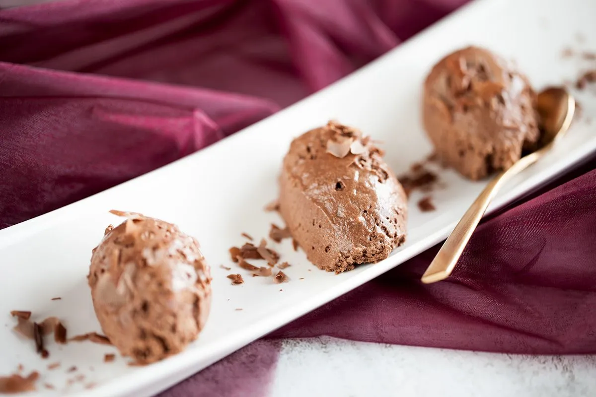Silky chocolate mousse (smooth and light)