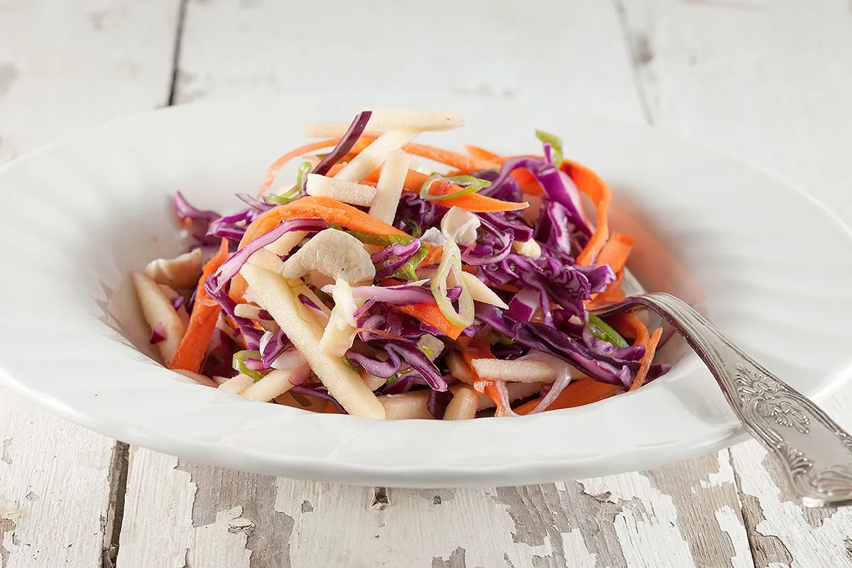 Red cabbage and carrot slaw