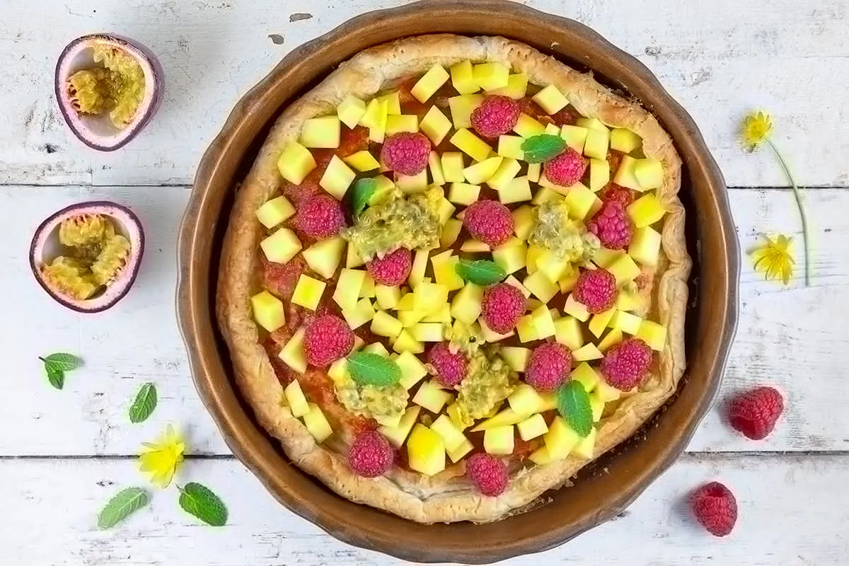 Puff pastry fruit and rosehip tart (easy recipe)