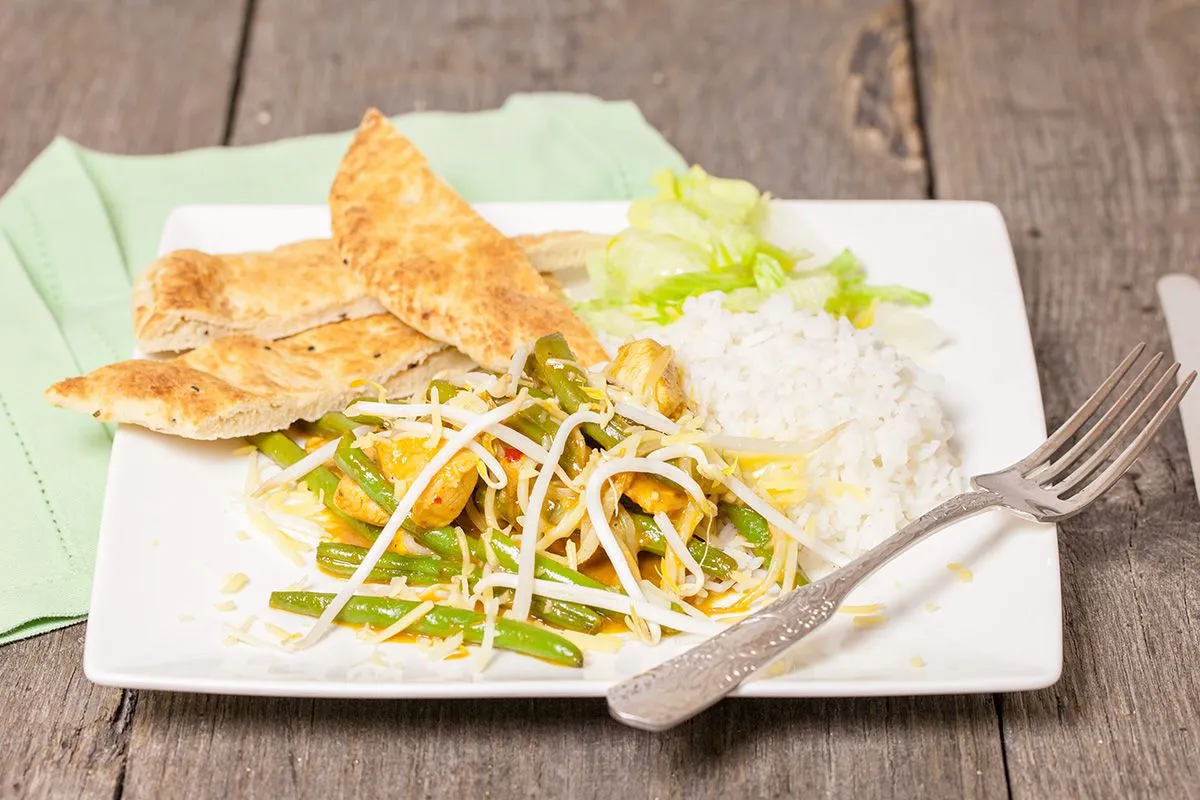 Sweet and sour chicken with naan bread