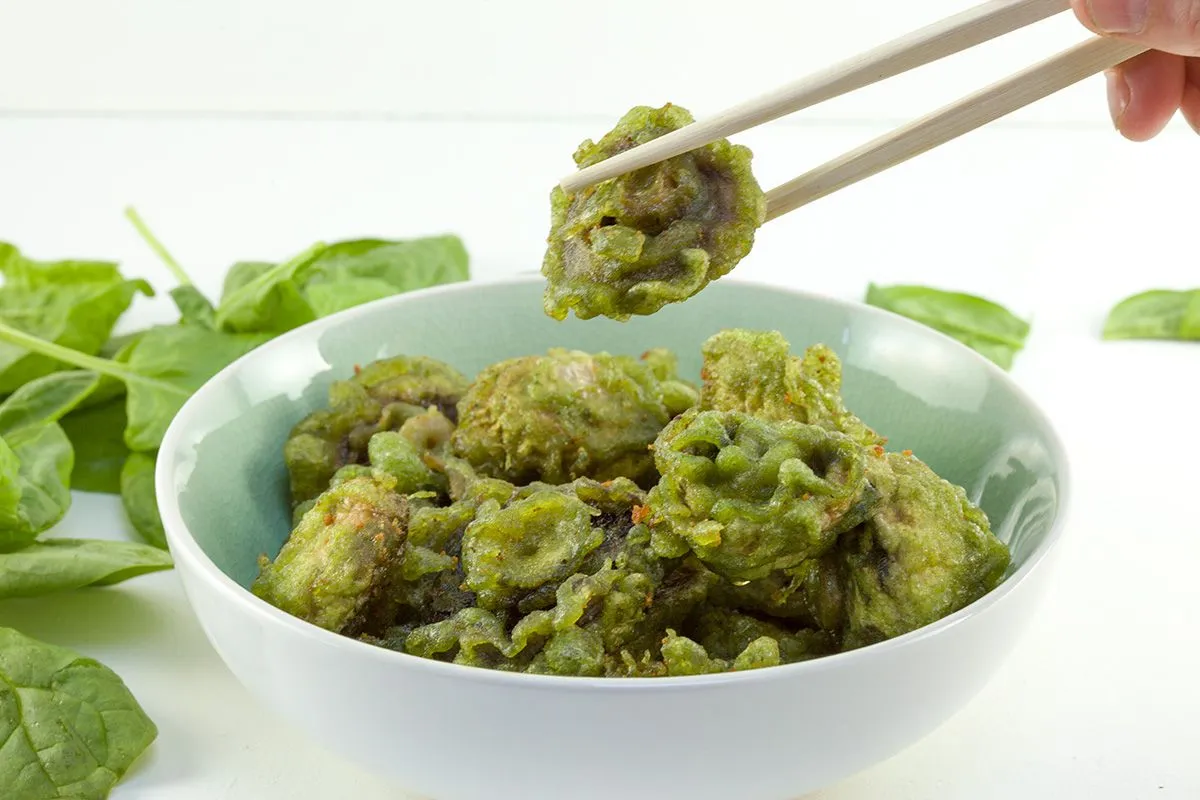 Mushrooms and spinach tempura