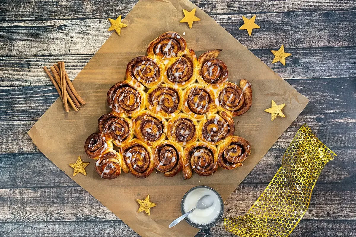 Cinnamon roll Christmas tree