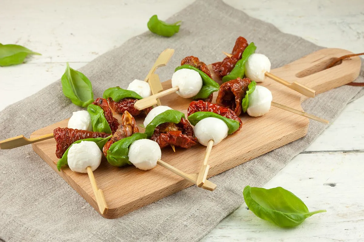 Mini mozzarella tapas bites