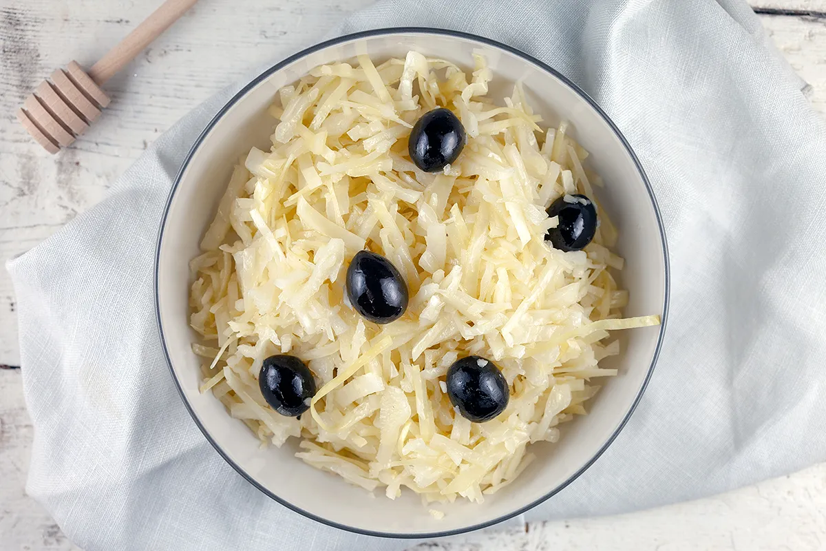 Greek cabbage salad
