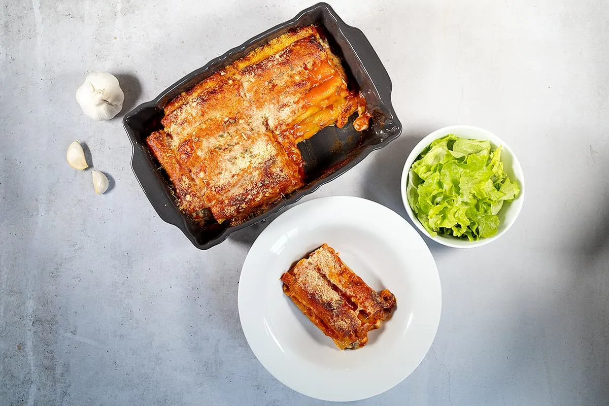 Beef cannelloni with mozzarella - delicious with béchamel sauce