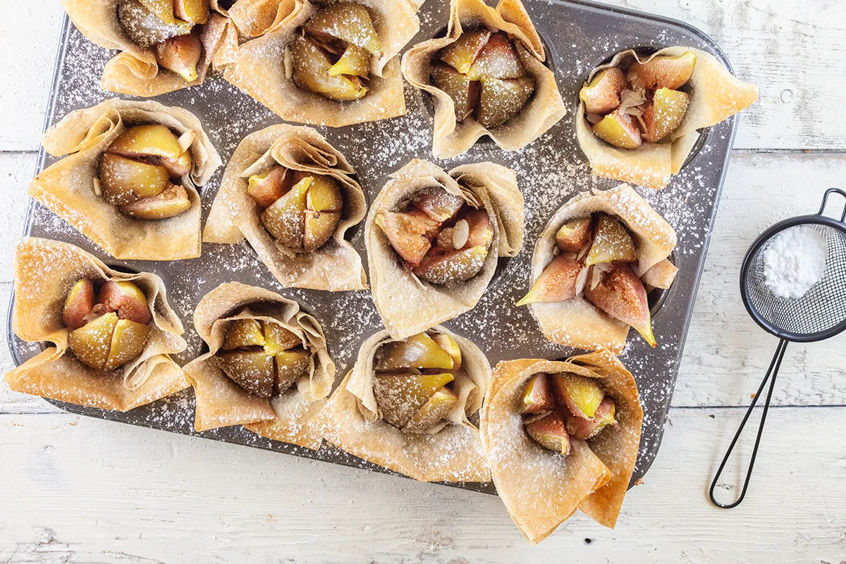 Crunchy mini fig pies