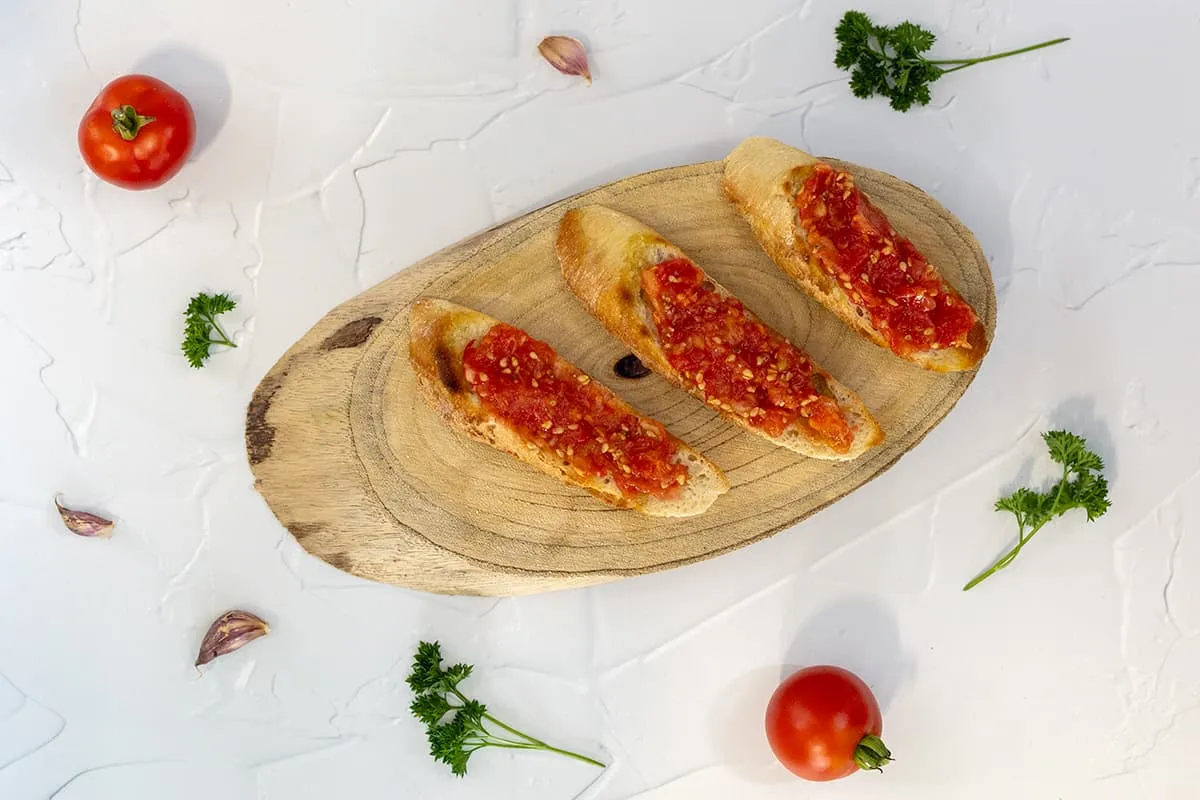 Pan con tomate