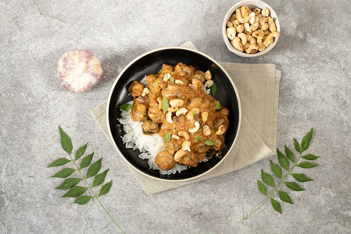 Mushroom curry with lime and cashew nuts