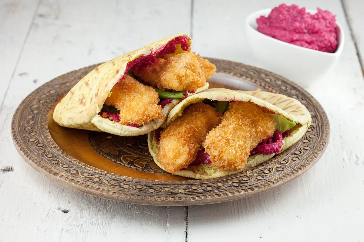 Crispy chicken and hummus pita
