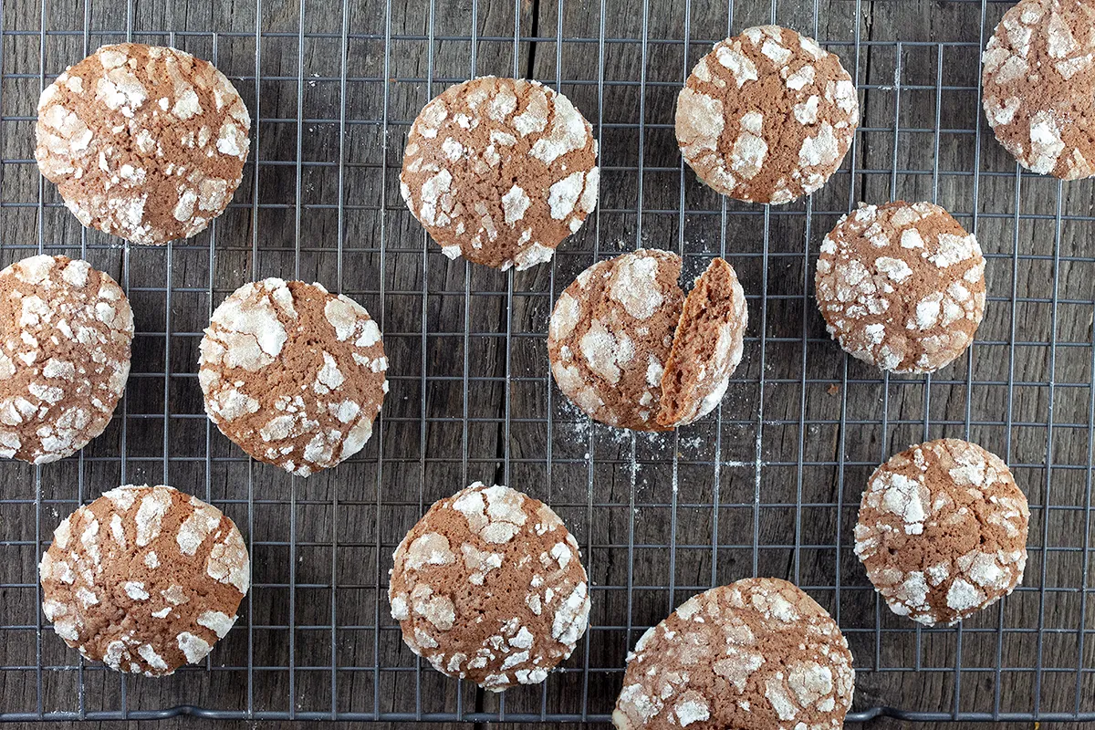 Chocolate crinkle cookies