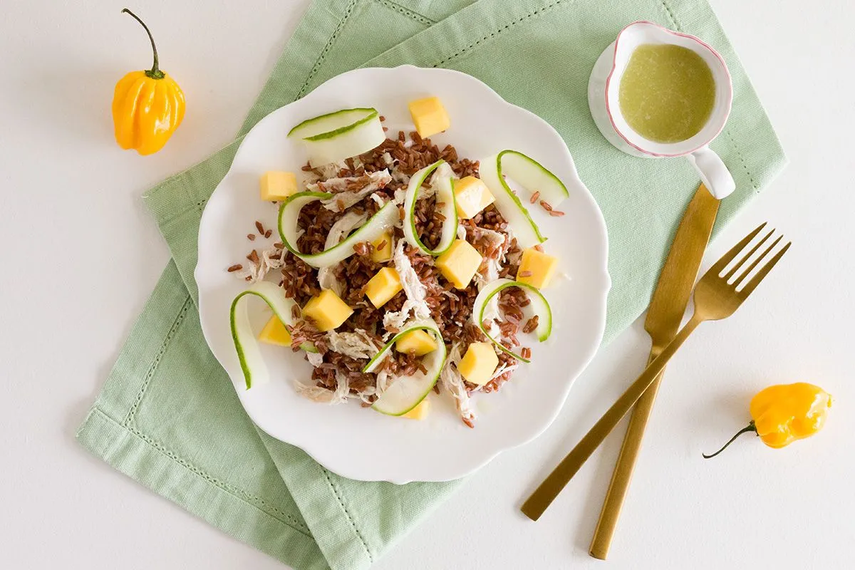Spicy red rice salad with chicken and mango