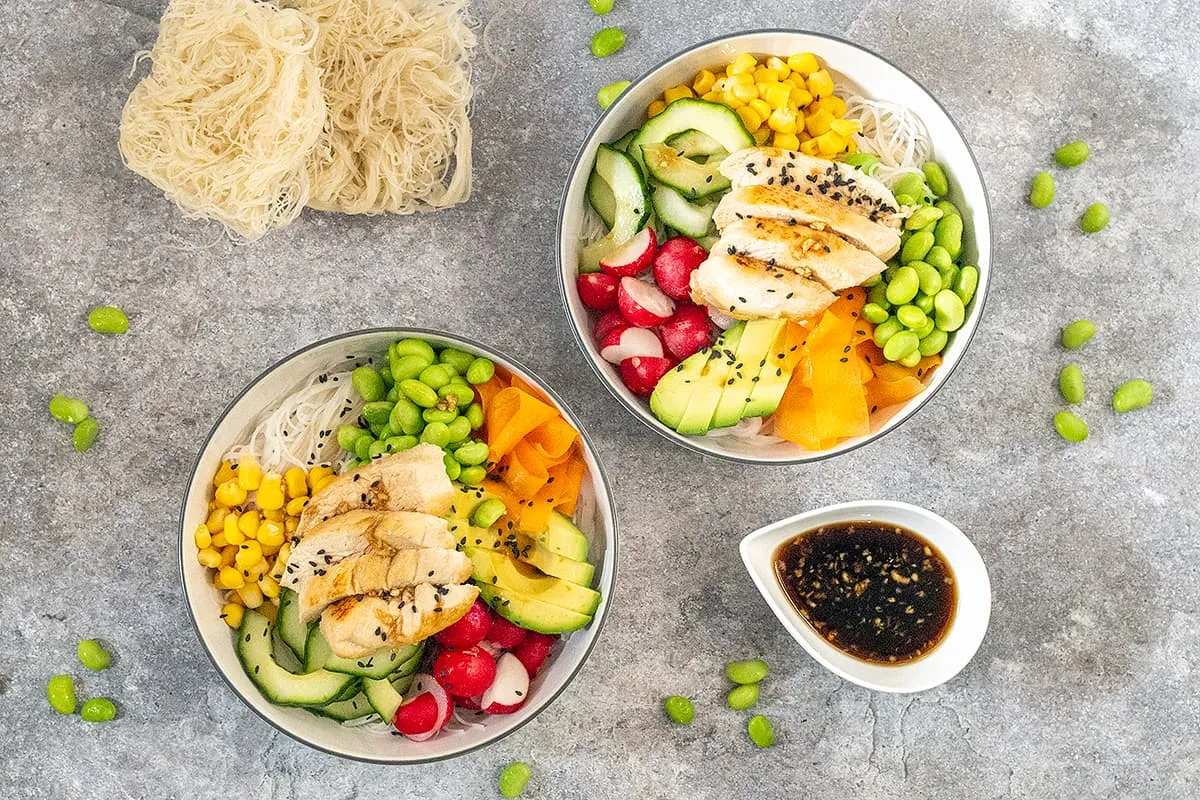 Asian bowl with chicken - delicious with rice noodles or rice