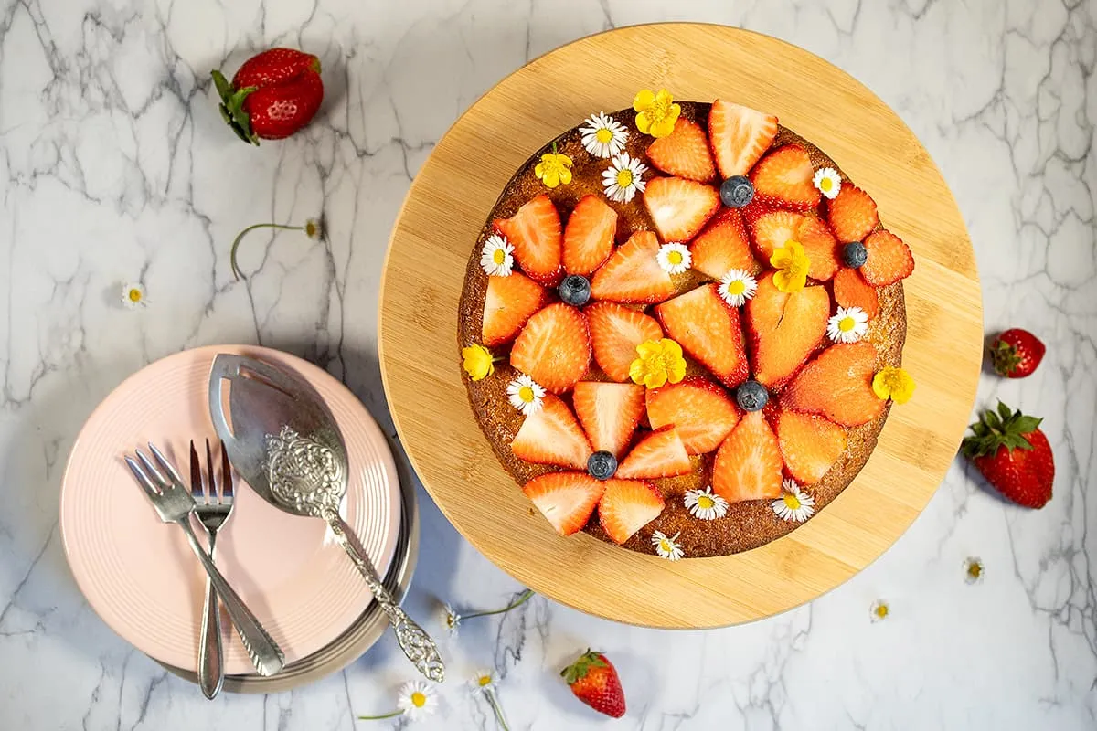 Strawberry cake - perfect for summer