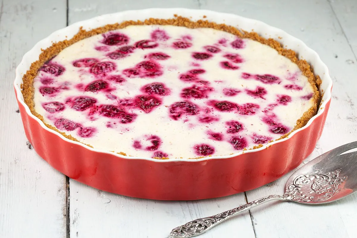 Raspberry quark pie