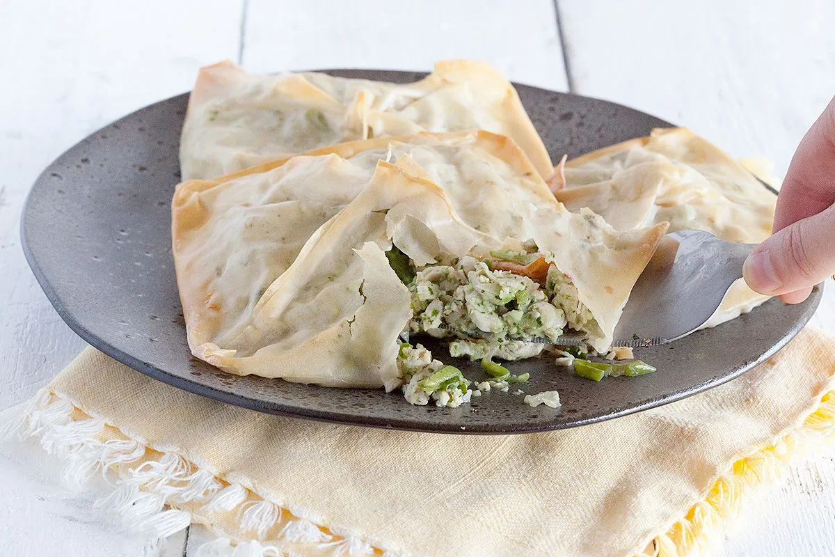 Filo pockets stuffed with turkey breast and radish pesto