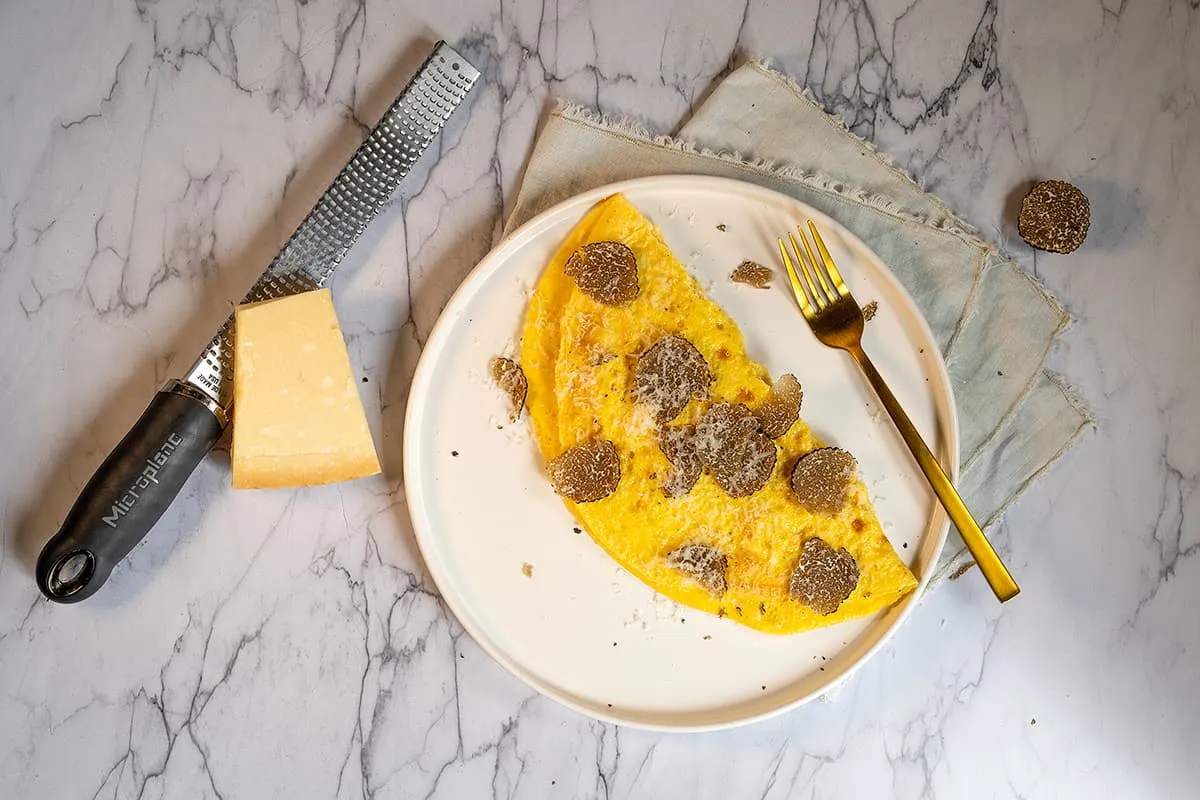 Truffle omelette - luxurious and tasty lunch dish